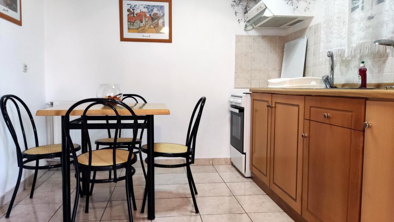 Apartamento Mirsini *